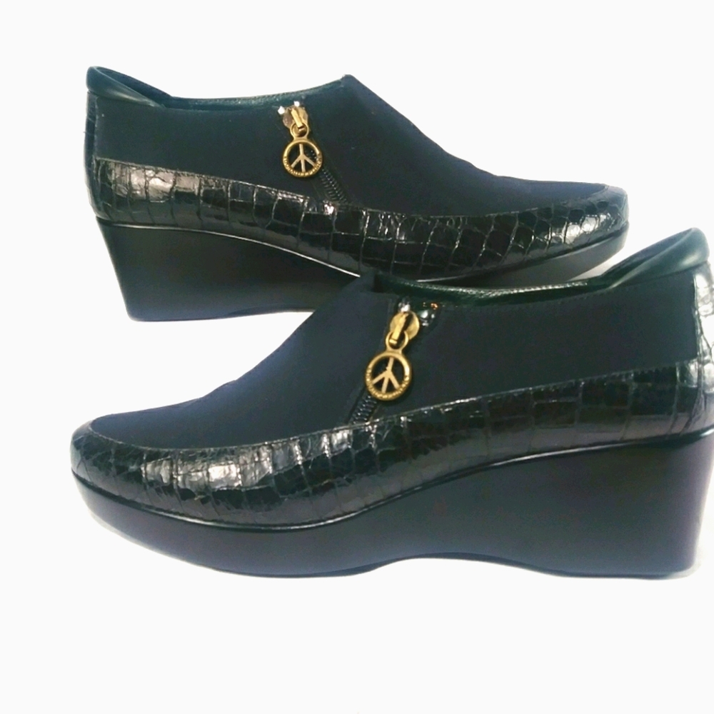 Donald J. Pliner black Sana